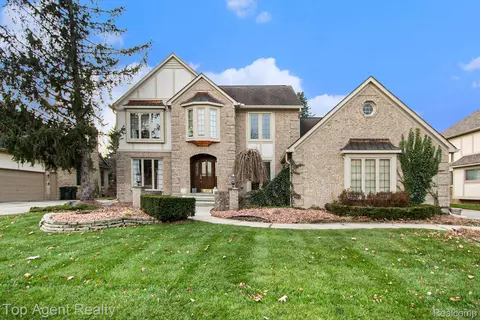 54511 Ridgeview Dr, Shelby Township, MI 48316
