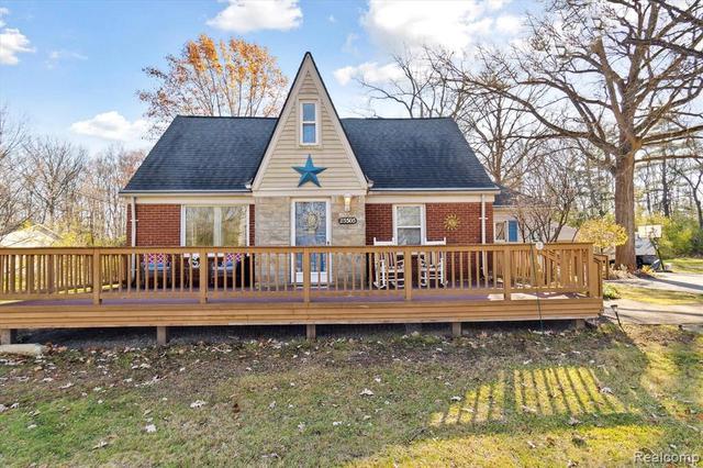 25505 Farmbrook Rd, Southfield, MI 48034 | 51 Photos - Movoto