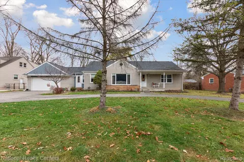 15934 Deering St, Livonia, MI 48154