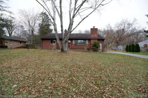 61761 Fairland Dr, Lyon, MI 48178