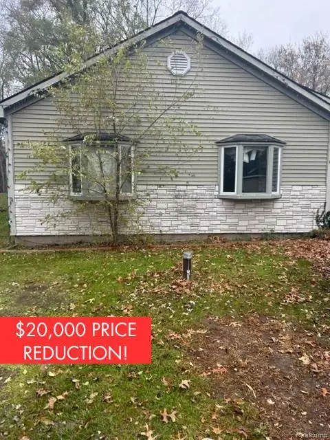 2890 Central Blvd, Milford, MI 48380