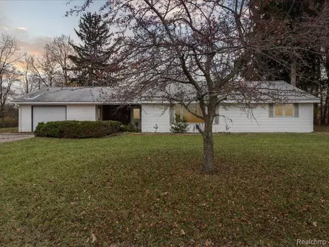 704 S Norton St, Caledonia, MI 48817