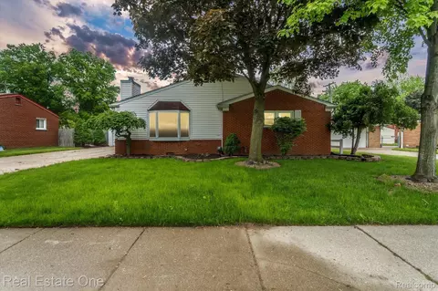37264 Thinbark St, Wayne, MI 48184