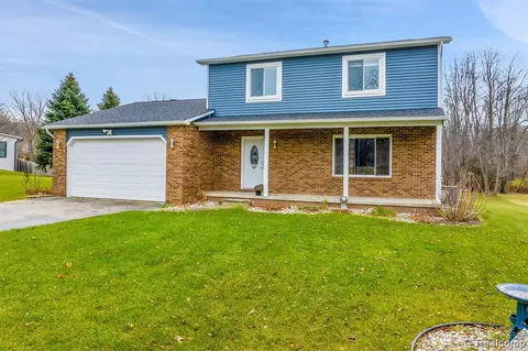 10226 Royce Way, Fenton, MI 48430