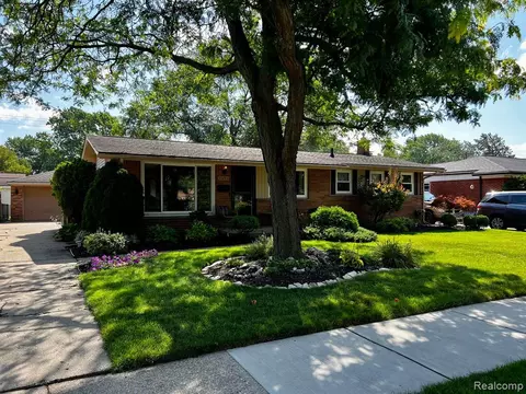 31250 Kenwood Ave, Madison Heights, MI 48071