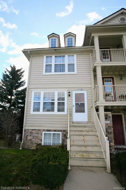 609 Lewa Downs Dr 71 7 Dr #71, Pontiac, MI 48341