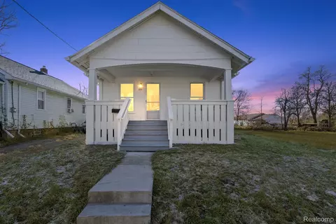 378 Prospect St, Pontiac, MI 48341