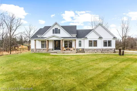 4590 Barbara Kay, White Lake, MI 48383