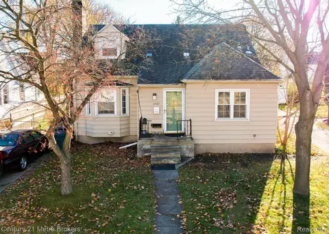 2038 Hills St, Flint, MI 48503
