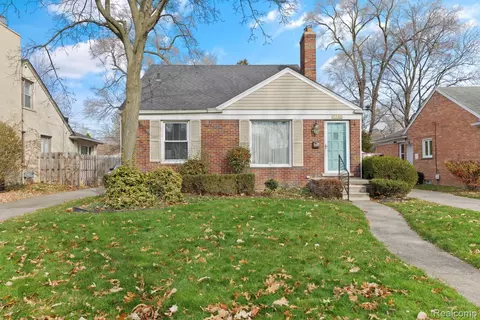 2286 Stanhope St, Grosse Pointe Woods, MI 48236