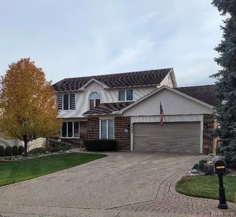 3697 Heatherwood Ct, Rochester Hills, MI 48309