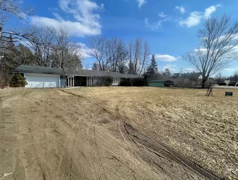 100 Rochester Rd, Leonard, MI 48367