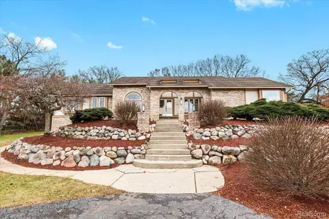 2476 Our Land Acres, Milford, MI 48381