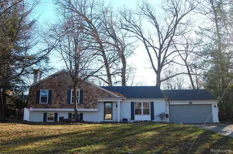 5133 Chestershire, West Bloomfield, MI 48322