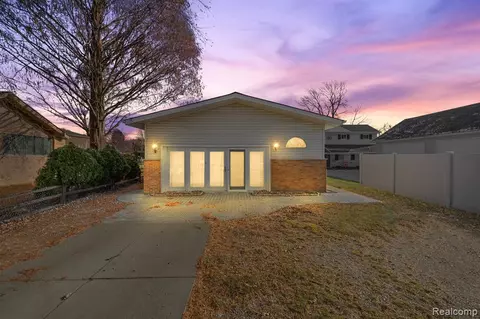 29548 Old North River Rd, Harrison Township, MI 48045