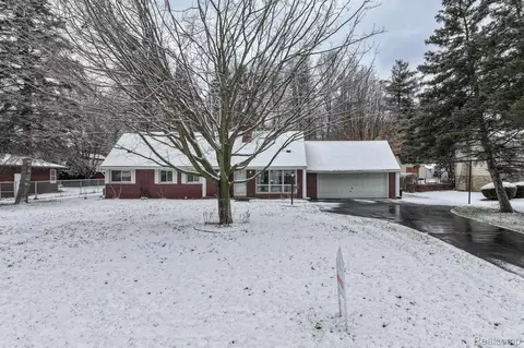 6440 Brian Circle Ln, Burton, MI 48509