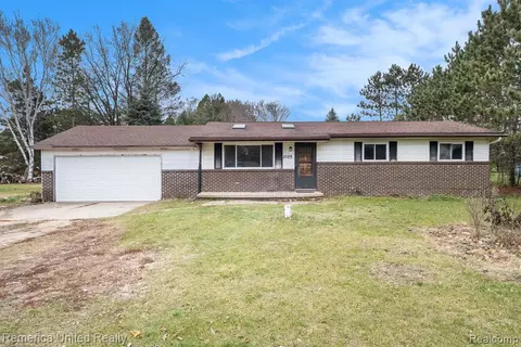 2129 Hunter Dr, Lapeer, MI 48446
