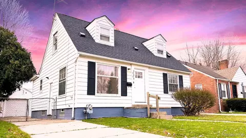 20656 Kingsville St, Harper Woods, MI 48225