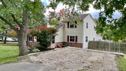 6791 Dandison Blvd, West Bloomfield, MI 48324