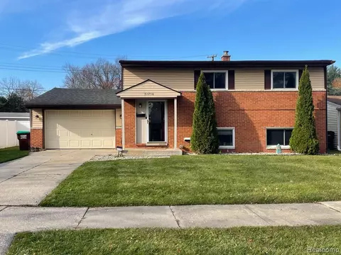 31750 Cara Ln, Rockwood, MI 48173