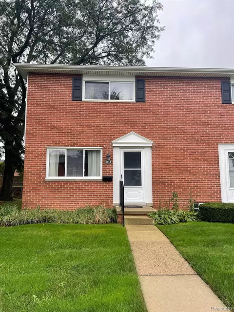 3168 Bookham Cir, Auburn Hills, MI 48326