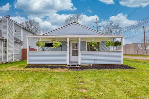 4512 Treadwell St, Wayne, MI 48184