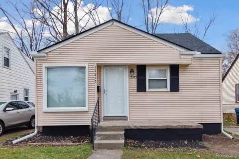 17325 Five Points St, Redford, MI 48240