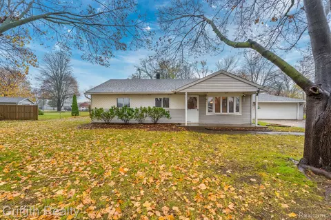2557 Hearthside Dr, Ypsilanti, MI 48198