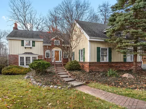 38996 Holsworth, Farmington Hills, MI 48331