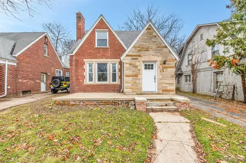 54 Dakota St, Pontiac, MI 48341