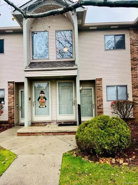 42802 Lilley Pointe Dr, Canton, MI 48187