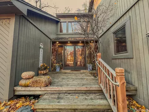 24139 Locust St, Farmington Hills, MI 48335