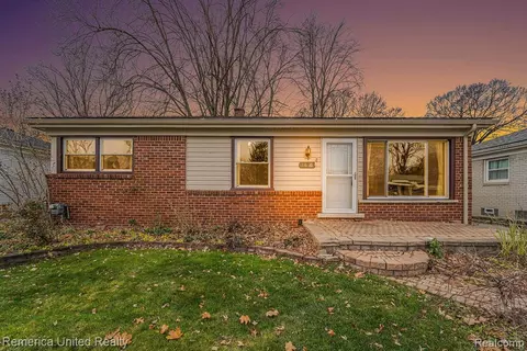 1610 Regene St, Westland, MI 48186