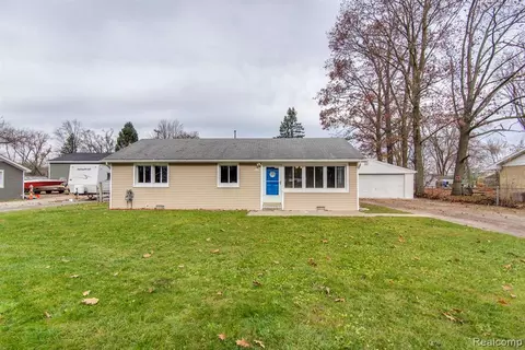 48726 Sully Dr, Belleville, MI 48111