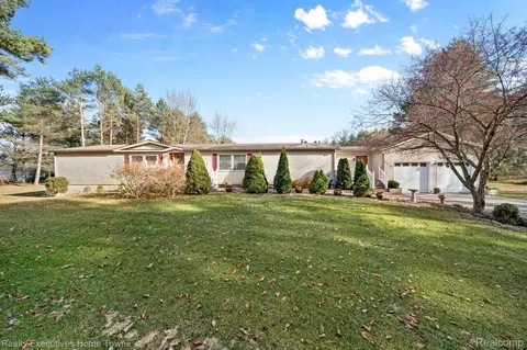 6536 State Rd, Burtchville, MI 48059