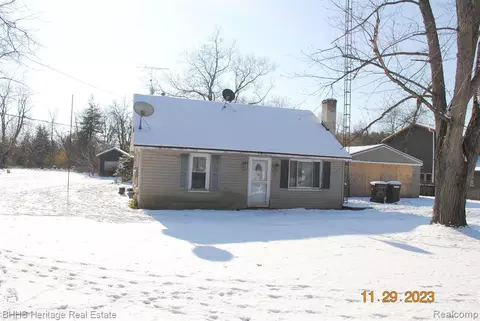 555 Mower Rd, Pinckney, MI 48169