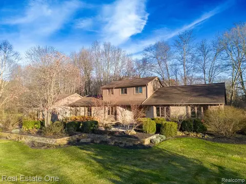 2893 Oak Hill Trl, Commerce Twp, MI 48382