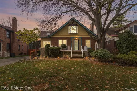 254 Biddle Ave, Wyandotte, MI 48192