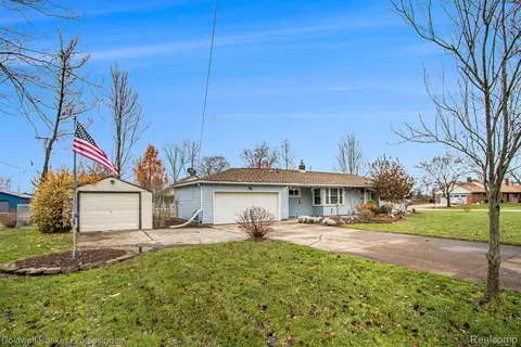 4154 4th St, Brown City, MI 48416