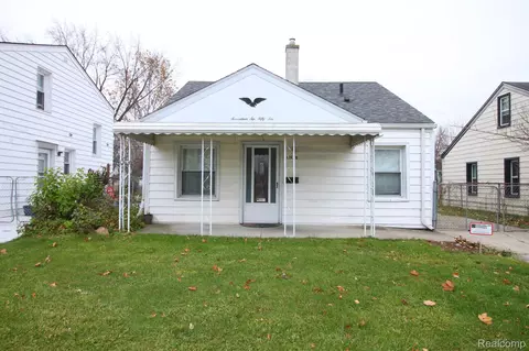 17656 Toepfer Dr, Eastpointe, MI 48021