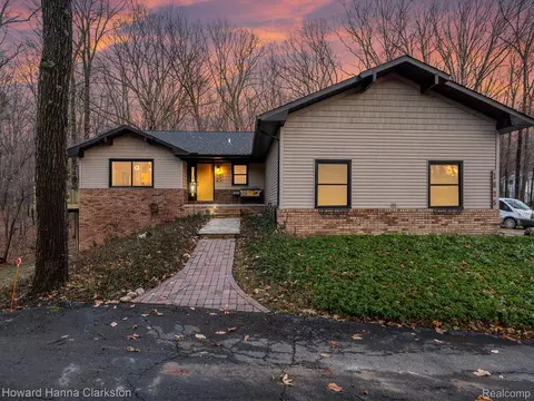 1625 Perry Lake Rd, Brandon, MI 48462