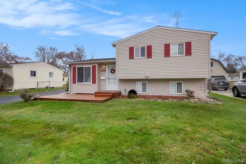 556 Clarion St, Clio, MI 48420