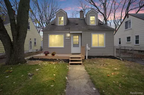 24341 Parklawn St, Oak Park, MI 48237