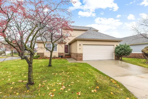 31197 Barrington Dr, Novi, MI 48377