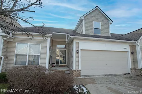 29785 Palmer Ct #38, Farmington Hills, MI 48336