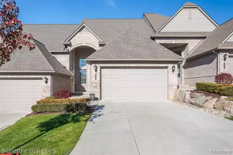 5689 Knob Hill Cir #79, Clarkston, MI 48348