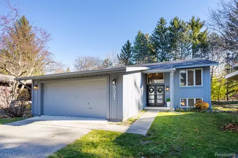 6527 Red Cedar Ln, West Bloomfield, MI 48324