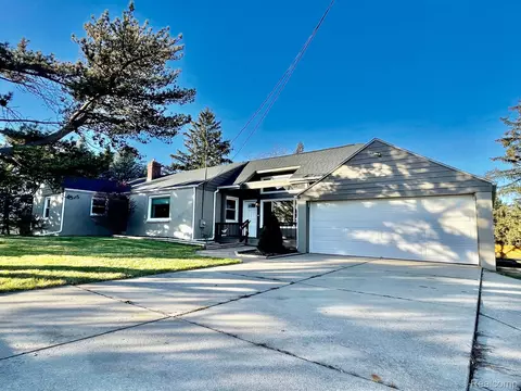6203 Perry Rd, Grand Blanc, MI 48439