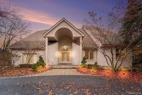 6232 Lynn Crt Ct, West Bloomfield, MI 48323