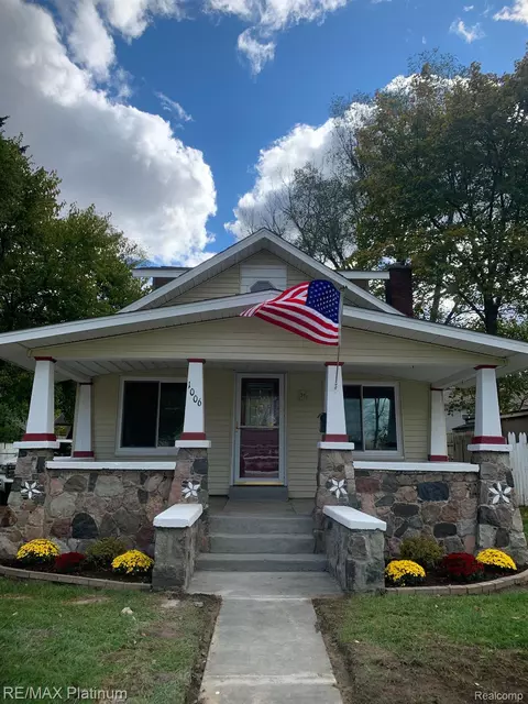 1006 Granger St, Fenton, MI 48430